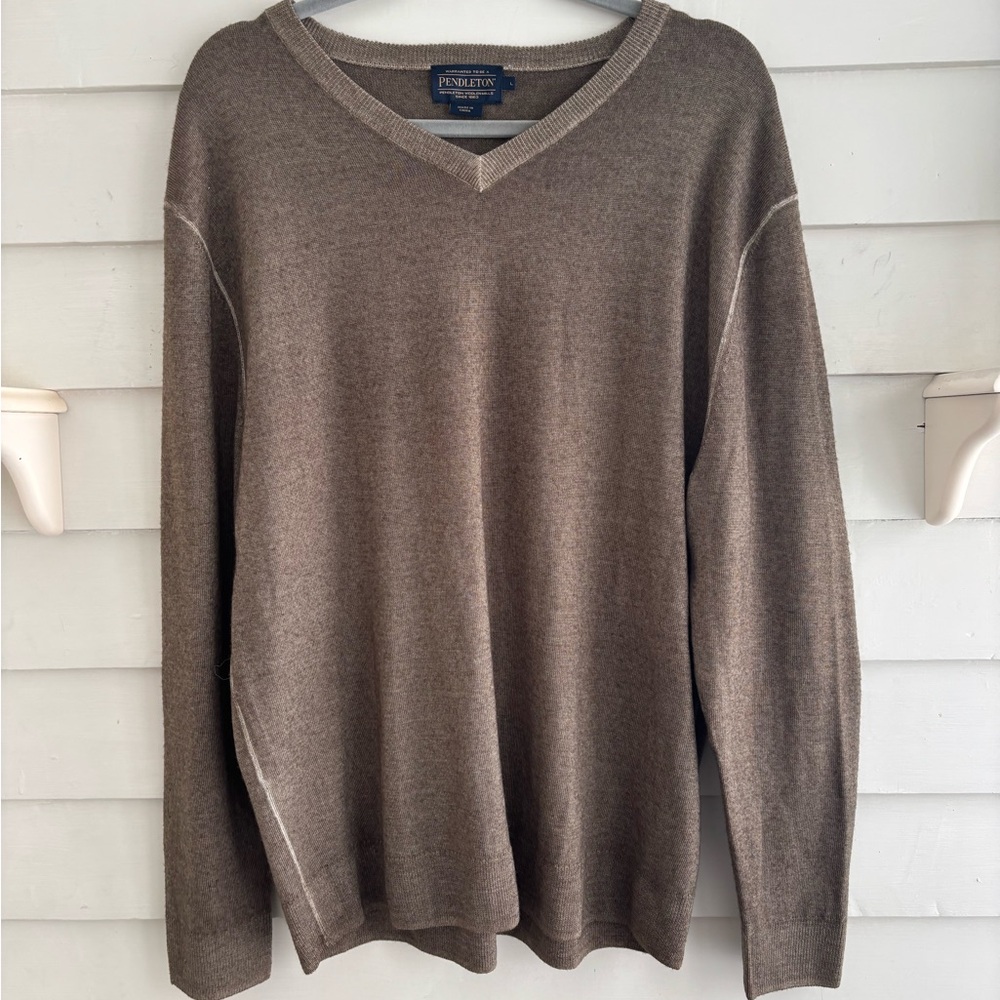 Pendleton Men's V-Neck Merino Wool Sweater in in a Greenish Brown Size Large - Picture 5 of 11